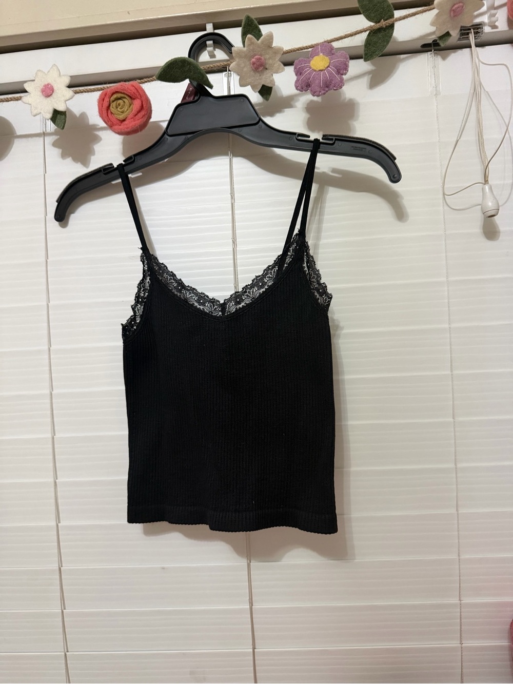 Black Lace-Trim Ribbed Tank Top - Sleek Women's Camisole